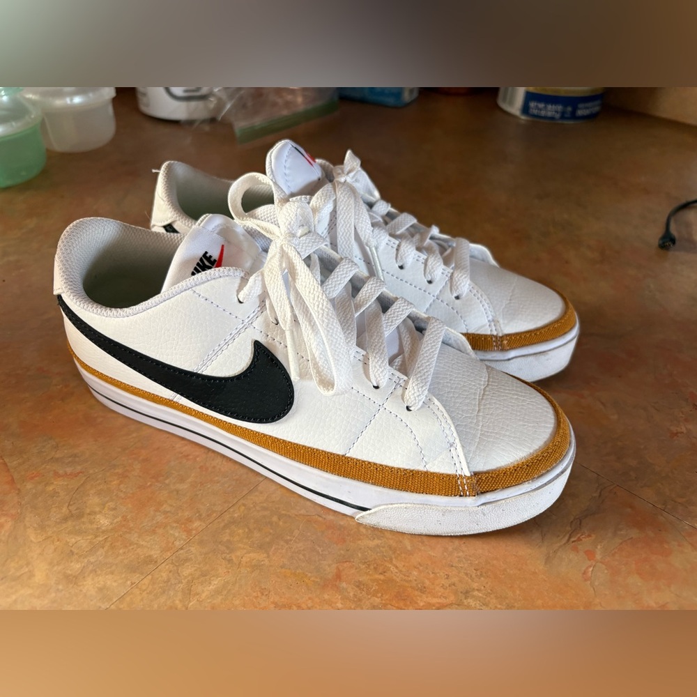 Nike court legacy